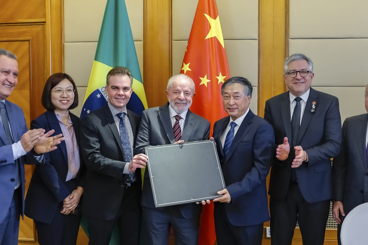 Presidente da República, Luiz Inácio Lula da Silva, durante assinatura de atos. Pequim -  China.??