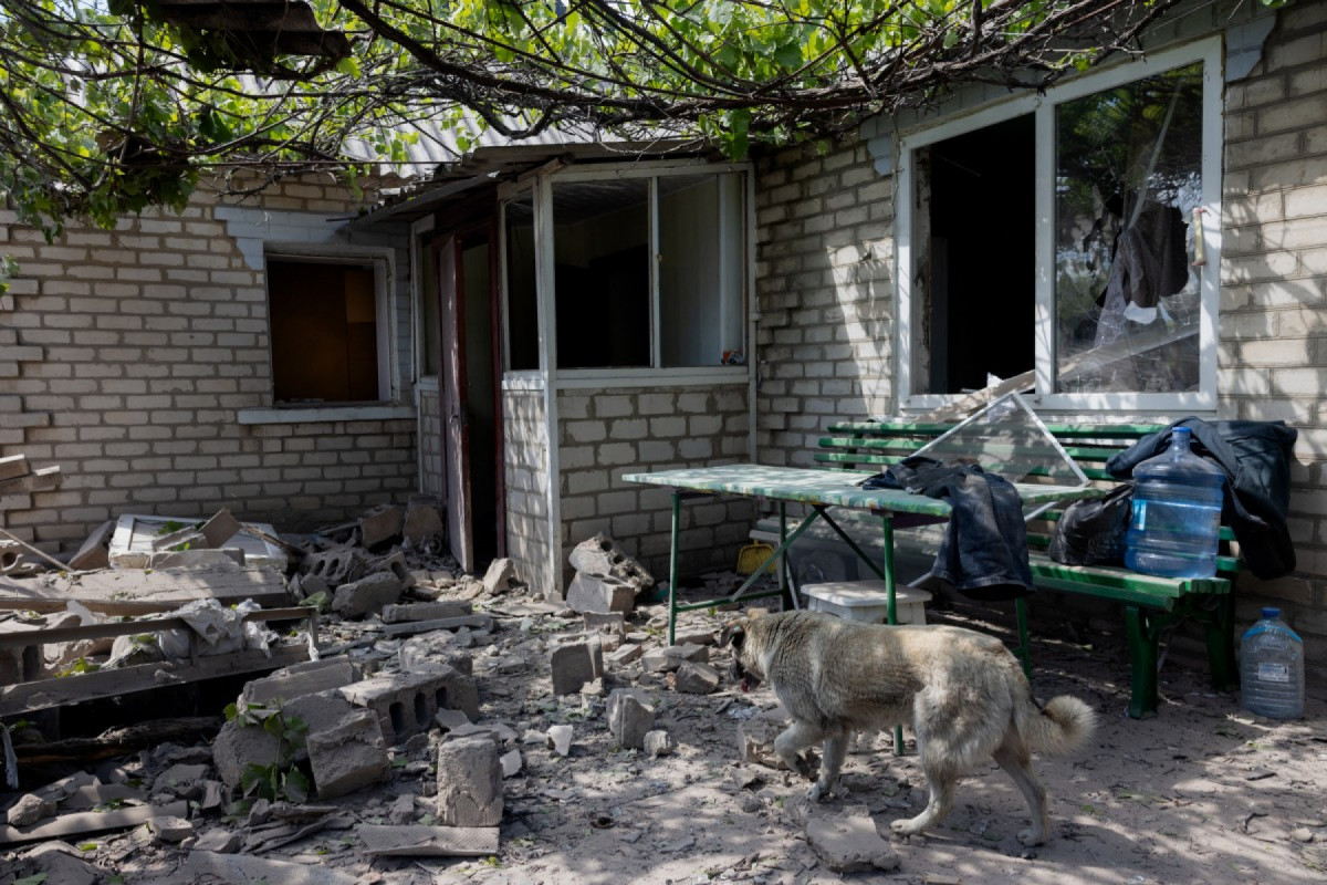 Casa atingida na região de Donetsk na Ucrânia