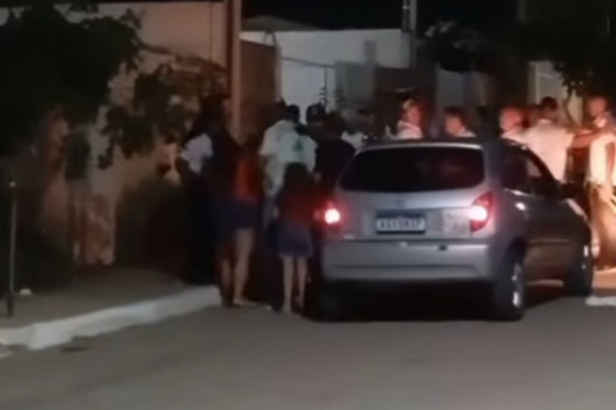 Confusão envolveu músicos, motorista e esposa dele