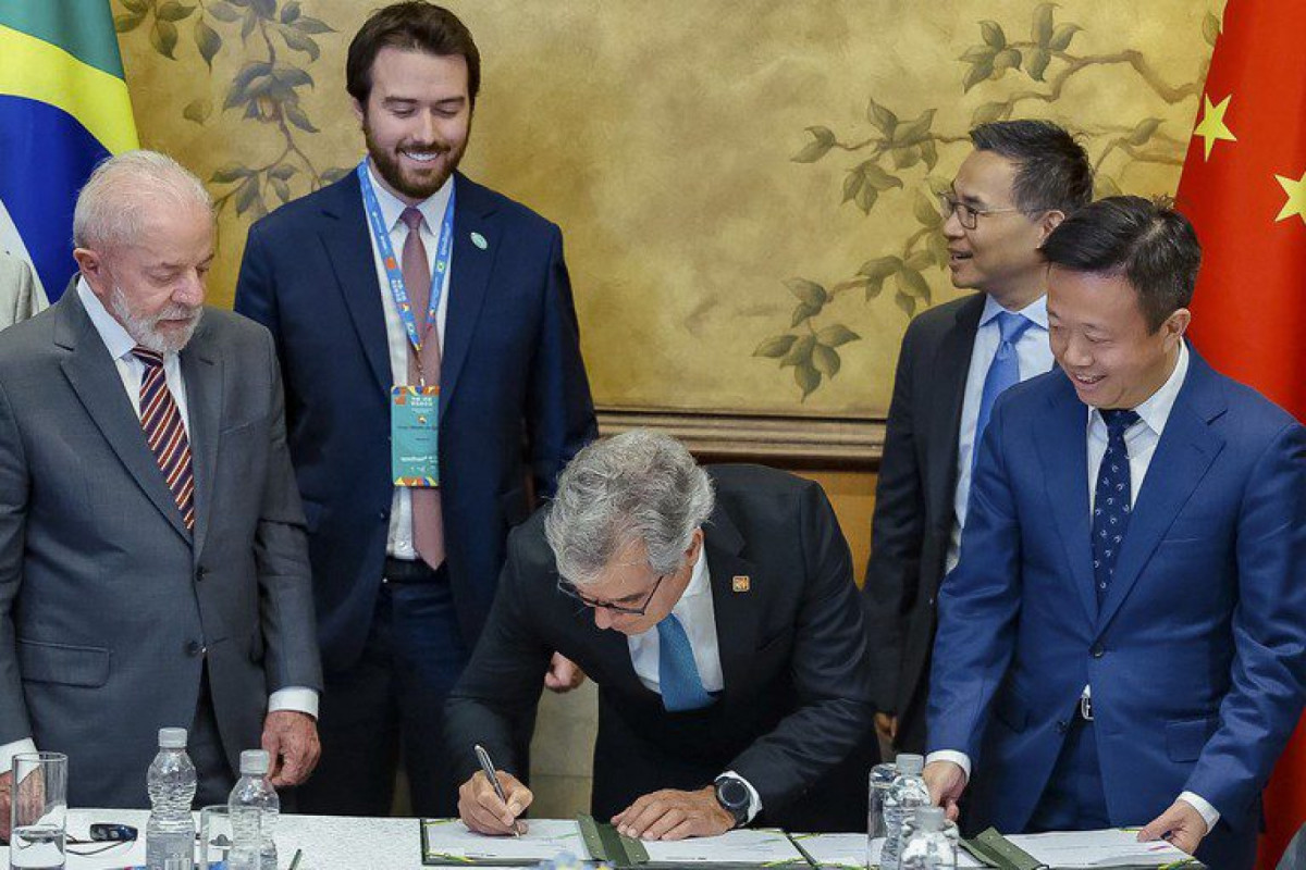 O anúncio foi feito nesta segunda-feira (12) durante a participação do presidente Luiz Inácio Lula da Silva no encerramento do Fórum Empresarial Brasil-China, em Pequim, capital chinesa