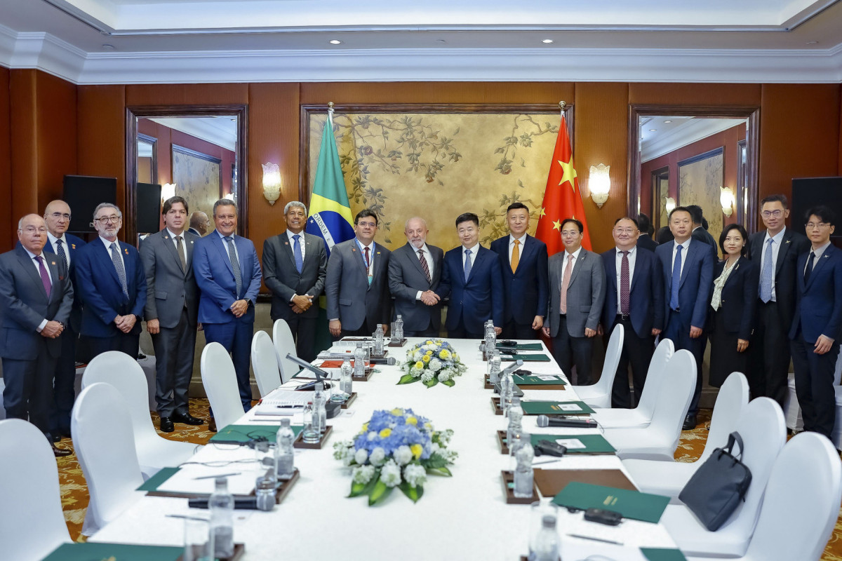 Presidente da República, Luiz Inácio Lula da Silva, durante audiência concedida ao CEO da Norinco, Cheng DeFang.
Hotel St. Regis, Pequim - China.
Foto: Ricardo Stuckert / PR