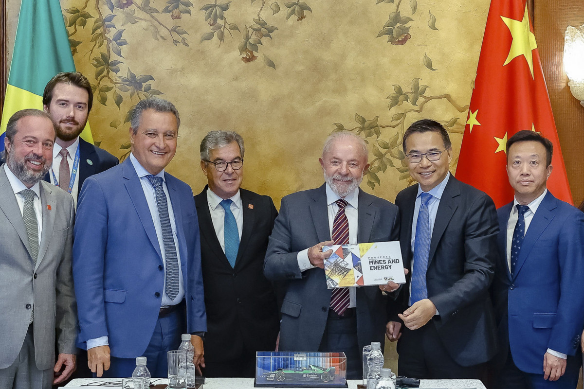 Presidente da República, Luiz Inácio Lula da Silva, durante audiência concedida ao Presidente da Envision, Lei Zhang.
Hotel St. Regis, Pequim - China.
Foto: Ricardo Stuckert / PR/Ricardo Stuckert / PR Presidente da República, Luiz Inácio Lula da Silva, durante audiência concedida ao Presidente da Envision, Lei Zhang.
Hotel St. Regis, Pequim - China.
Foto: Ricardo Stuckert / PR/Ricardo Stuckert / PR