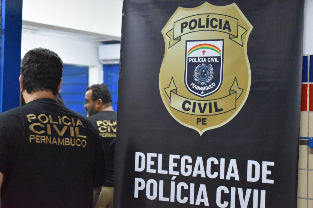 Suspeito foi preso após cometer o crime e mulher atendida em uma policlínica/Foto: SDS-PE Suspeito foi preso após cometer o crime e mulher atendida em uma policlínica/Foto: SDS-PE