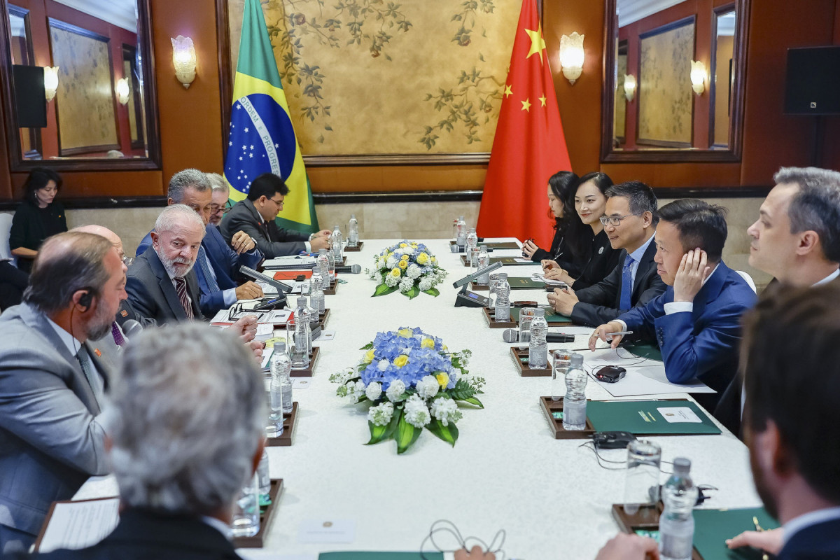 Presidente da República, Luiz Inácio Lula da Silva, durante audiência concedida ao Presidente da Envision, Lei Zhang.
Hotel St. Regis, Pequim - China.
Foto: Ricardo Stuckert / PR