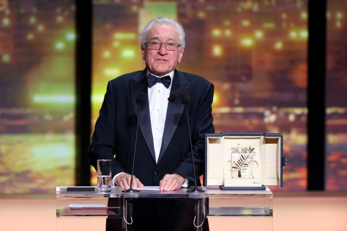 Leonardo Di Caprio entregou Palma de Ouro honorária para Robert De Niro/ Foto: Sameer Al-Doumy/AFP Leonardo Di Caprio entregou Palma de Ouro honorária para Robert De Niro/ Foto: Sameer Al-Doumy/AFP