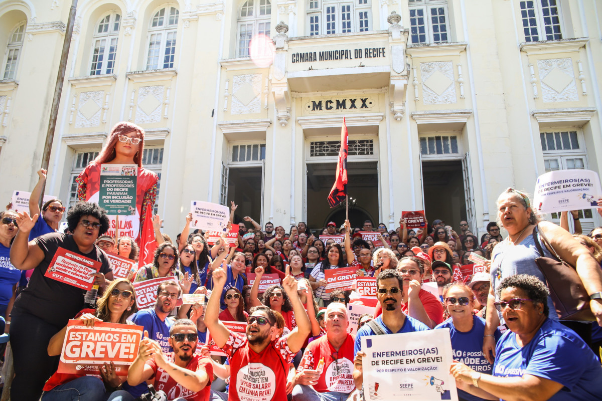 Professores da Rede Municipal de Ensino do Recife protestam/Felipe Godim/Divulgação Professores da Rede Municipal de Ensino do Recife protestam/Felipe Godim/Divulgação
