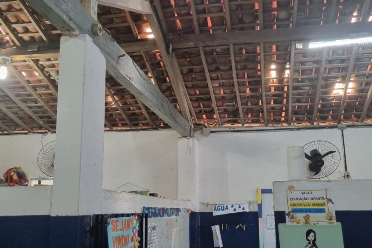 Professores de Olinda denunciam más condições de trabalho em escolas do Munícipio.