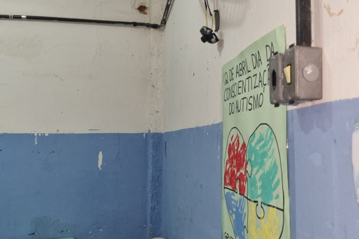 Professores de Olinda denunciam más condições de trabalho em escolas do Munícipio.