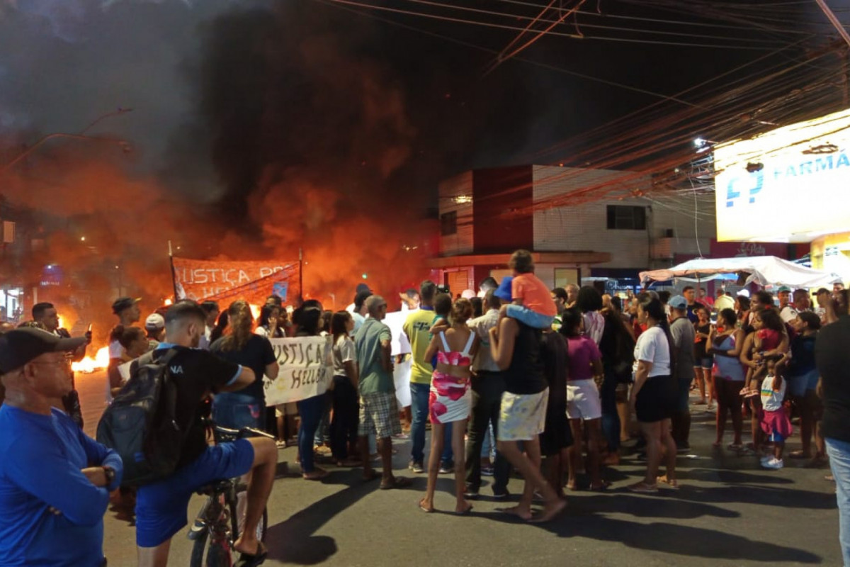 Moradores fizeram protesto após morte de Hellen 