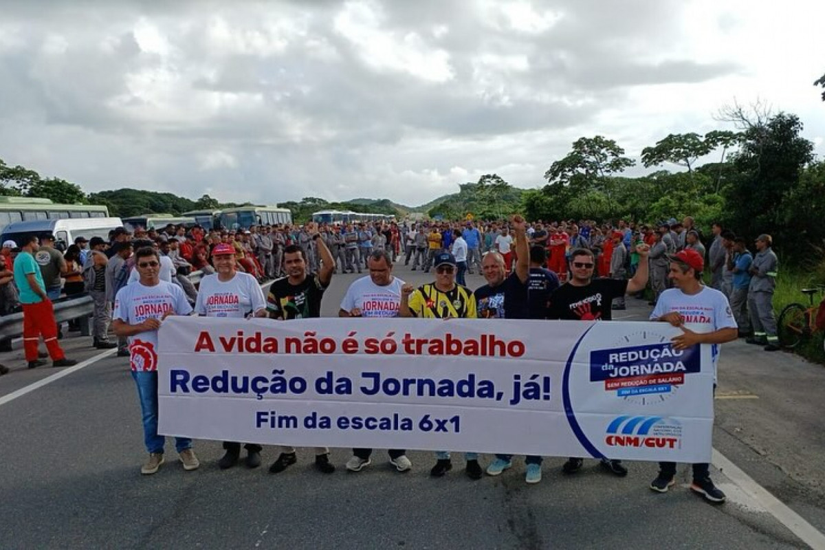 Paralisação dos trabalhadores aconteceu nesta terça-feira (13)