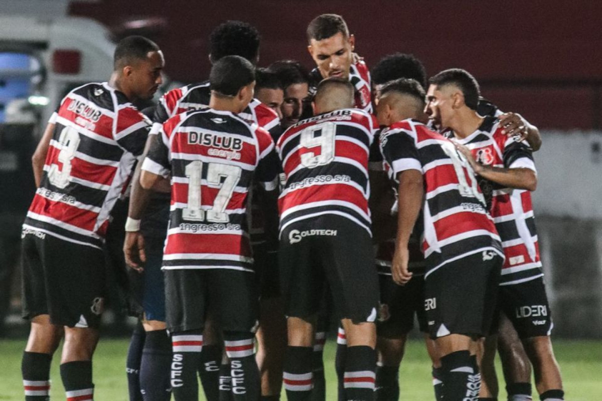 Treinador busca reforços para qualificar o elenco do Santa Cruz (Evelyn Victoria / Santa Cruz) Treinador busca reforços para qualificar o elenco do Santa Cruz/Evelyn Victoria / Santa Cruz