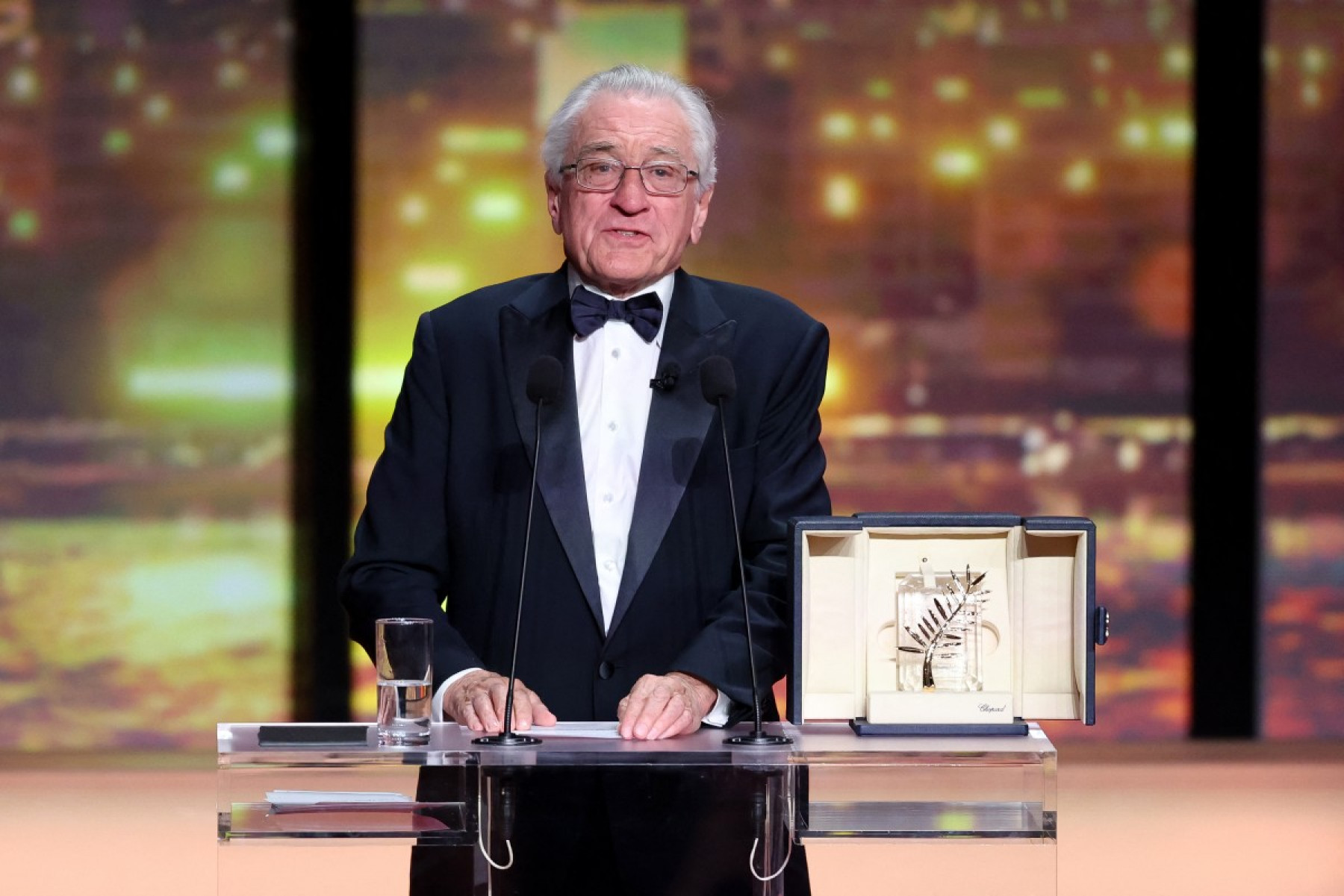 Leonardo Di Caprio entregou Palma de Ouro honorária para Robert De Niro
