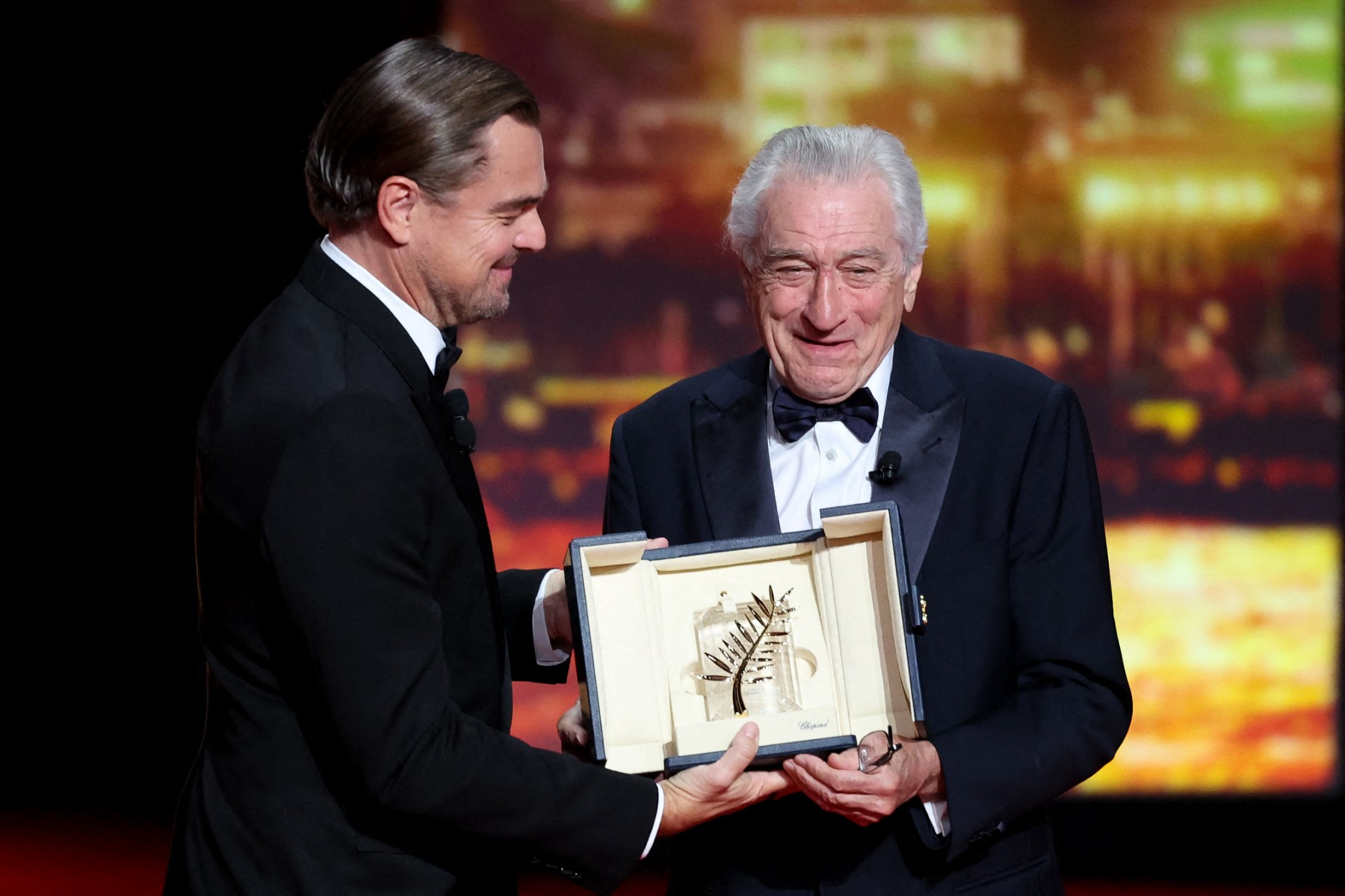 Leonardo Di Caprio entregou Palma de Ouro honorária para Robert De Niro