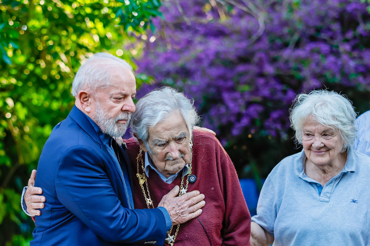 Lula concedeu a Ordem Nacional do Cruzeiro do Sul a Pepe Mujica