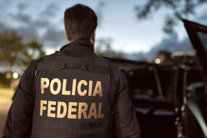Operação da Polícia Federal (PF) contra fraudes no INSS. 