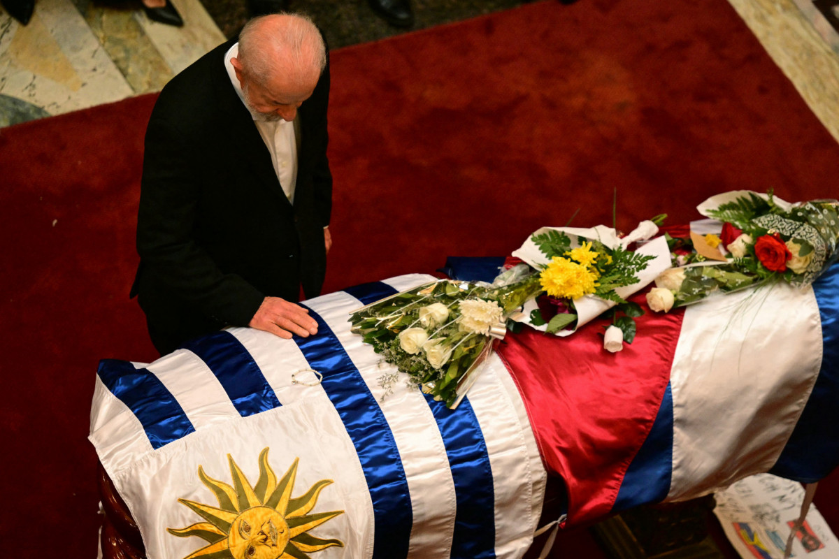 Presidente brasileiro participa do funeral de Mujica em Montevidéu/PABLO PORCIUNCULA/AFP Presidente brasileiro participa do funeral de Mujica em Montevidéu/PABLO PORCIUNCULA/AFP