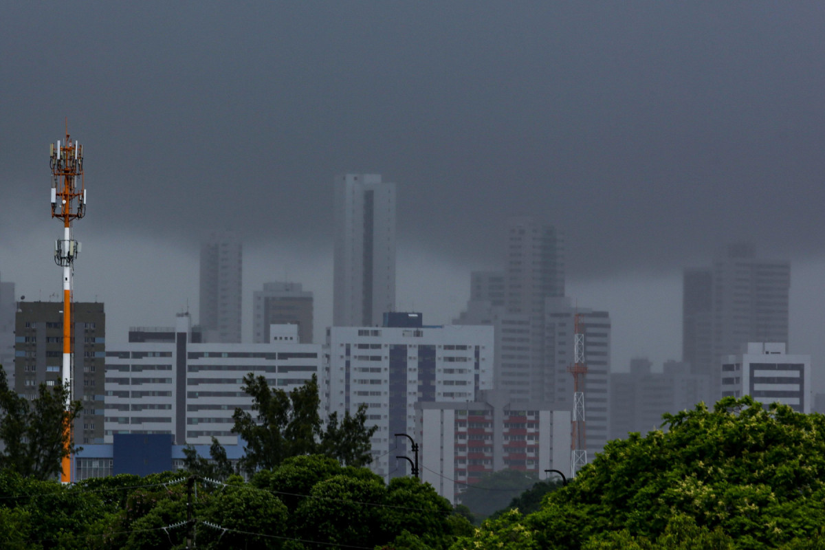 Capital pernambucana registrou mais de 100 milìmetros de precipitação nas últimas 12 horas, segundo a Agência Pernambucana de Águas e Climas (APAC),