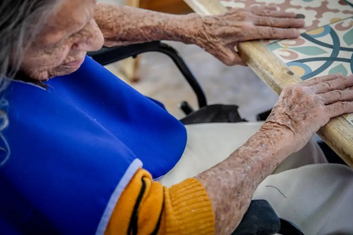 Idosa que tem a doença de Alzheimer/Rafa Neddermeyer/Agência Brasil