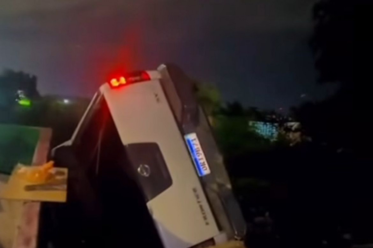 Carro capotou com o impacto do trem