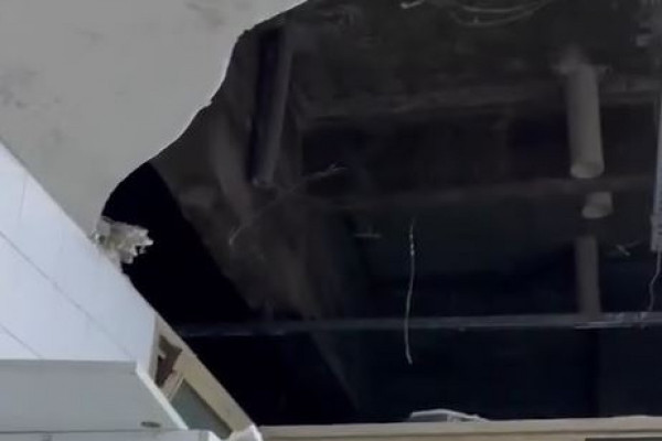Parte do forro de gesso cedeu e veio abaixo na madrugada desta quinta (15)