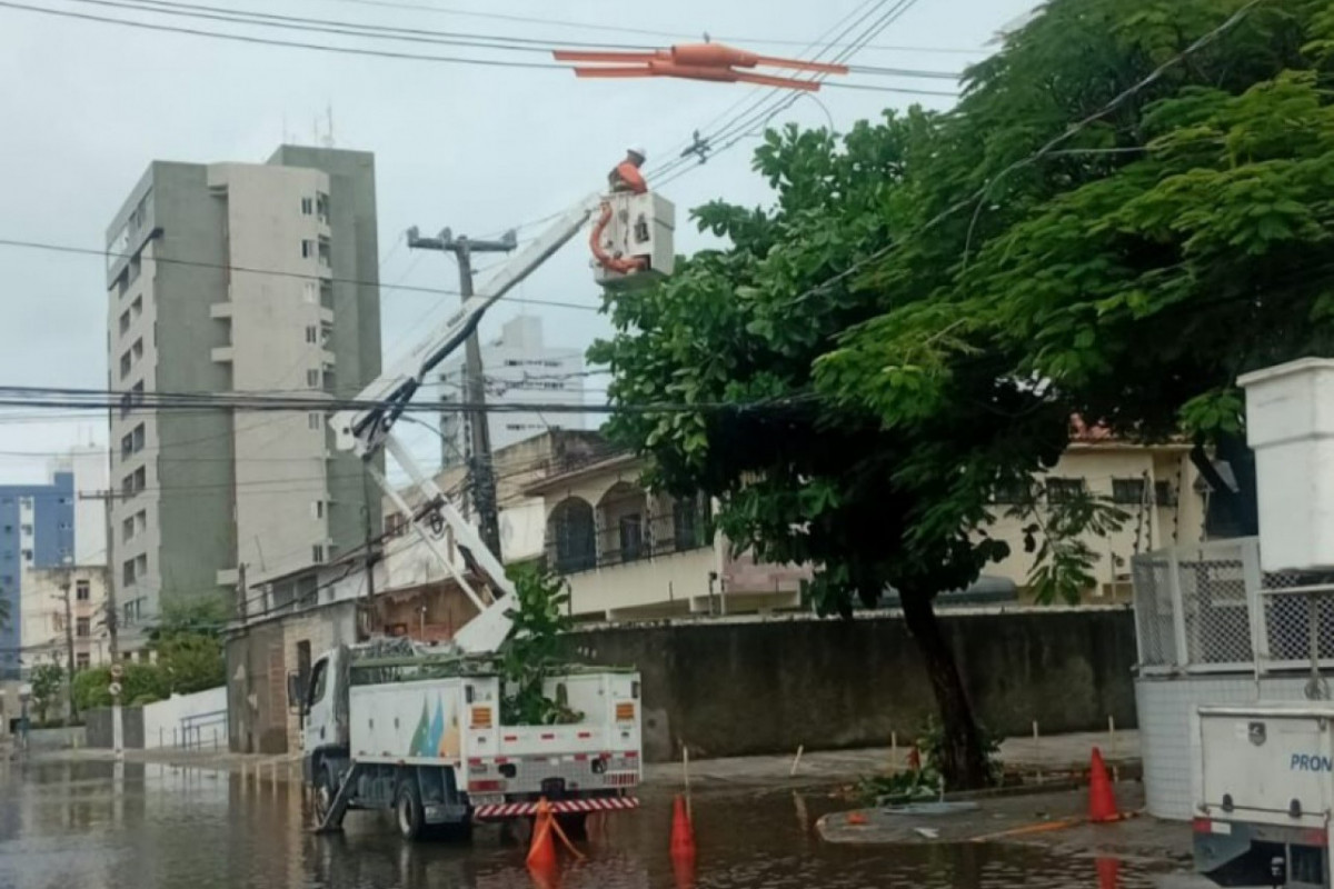 Riscos de choques elétricos aumentam durante as chuvas/Foto: Neoenergia Riscos de choques elétricos aumentam durante as chuvas/Foto: Neoenergia