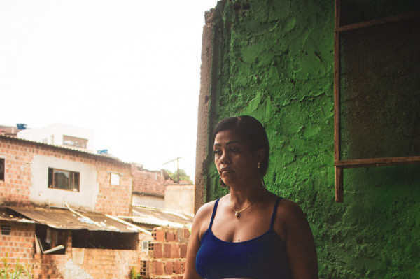 Lyza escapou da destruição da casa, após deslizamento de barreira /Foto: Nivaldo Fran/DP Lyza escapou da destruição da casa, após deslizamento de barreira /Foto: Nivaldo Fran/DP