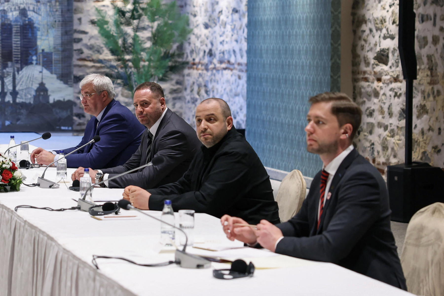  This handout photograph taken and released by Turkish Foreign Ministry on May 16, 2025, shows Ukraine's Head of the Office of the President Andriy Yermak (2nd L)), Ukraine's Defence Minister Rustem Umerov (3rd L) and Ukraine's Foreign Ministes Andrii Sybiha, attending a meeting for Ukraine-Russia peace talks at the Turkish Presidential office Dolmabahce, in Istanbul.  (Photo by Handout / TURKISH FOREIGN MINISTRY / AFP) / RESTRICTED TO EDITORIAL USE - MANDATORY CREDIT 