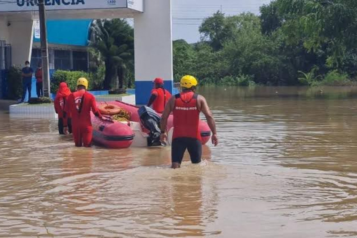 Corpo de Bombeiros Militar de Pernambuco divulgam orientações para a população durante o período de chuvas. Em caso de emergência, deve-se ligar para o 193.