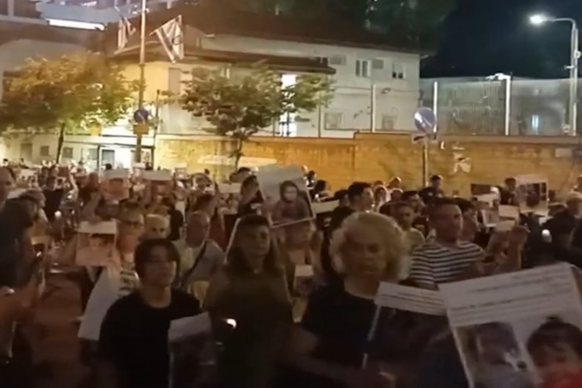O protesto ocorreu em silêncio/Foto: Reprodução/Redes sociais O protesto ocorreu em silêncio/Foto: Reprodução/Redes sociais