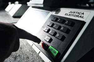 Eleitores podem regularizar pend&ecirc;ncias de forma presencial, no site ou no aplicativo do TRE-PE