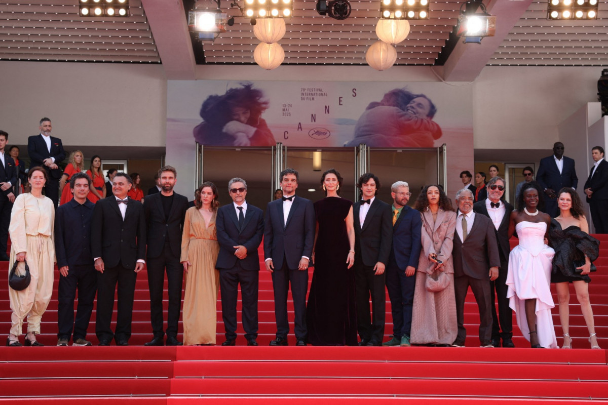 Equipe do filme subiu o tapete vermelho na premiere mundial do filme, na sala Lumière/VALERY HACHE/AFP Equipe do filme subiu o tapete vermelho na premiere mundial do filme, na sala Lumière/VALERY HACHE/AFP
