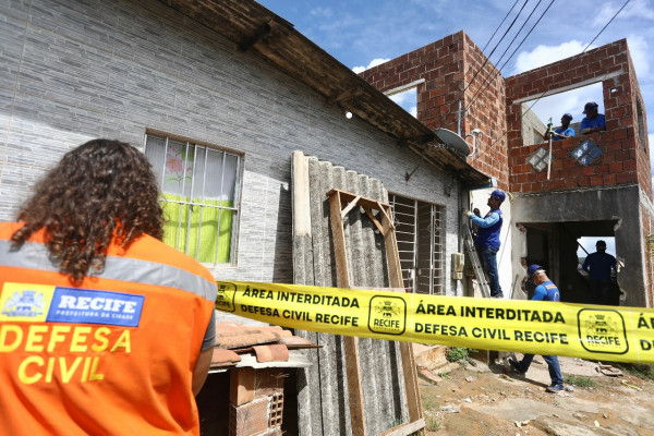 Recife e Olinda interditam estabelecimentos em área de risco por conta de possíveis chuvas