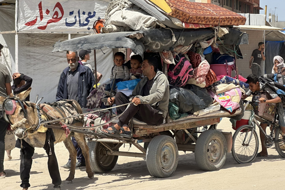 Palestinos deixando a faixa de Gaza após lsrael ordenar a evacuação. AFP( AFP) Palestinos deixando a faixa de Gaza após lsrael ordenar a evacuação. AFP/ AFP