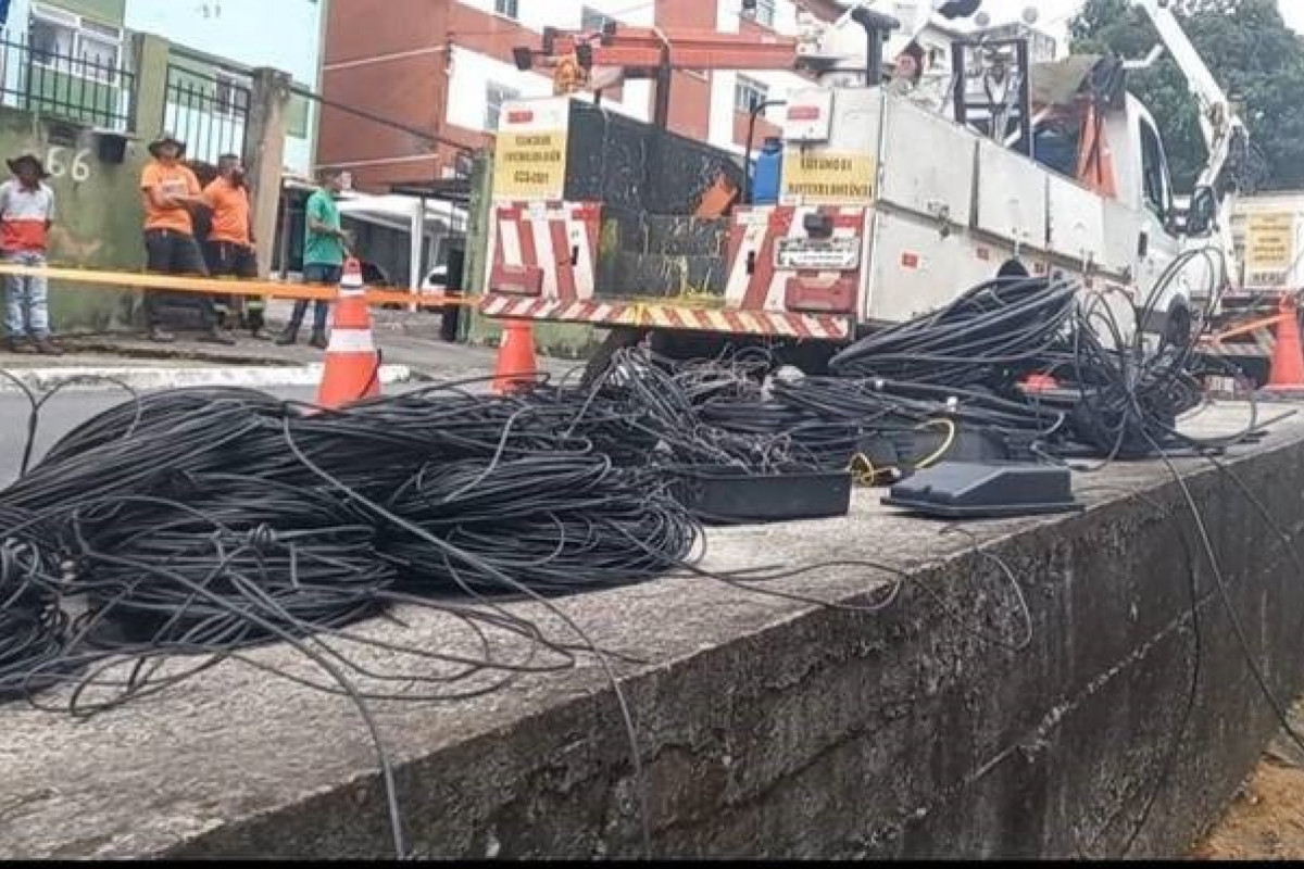 Empresa destaca que acúmulo de fios tem relação com os incêndios