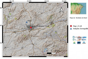 Magnitude preliminar indicada pela bola vermelha no mapa.
