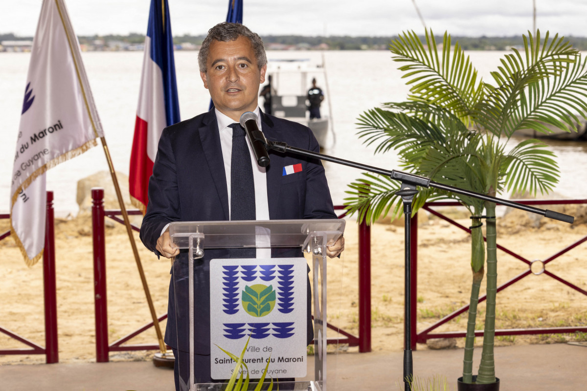 Ministro da Justiça francês, Gérald Darmanin, durante visita a Saint-Laurent-du-Maroni, na Guiana Francesa (RONAN LIETAR/AFP) Ministro da Justiça francês, Gérald Darmanin, durante visita a Saint-Laurent-du-Maroni, na Guiana Francesa /RONAN LIETAR/AFP