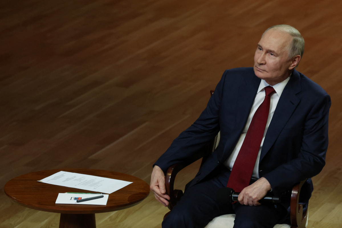 Presidente russo Vladimir Putin se encontra com estudantes no Centro Educacional Sirius, em Sochi.(Foto: Alexander KAZAKOV / POOL / AFP) Presidente russo Vladimir Putin se encontra com estudantes no Centro Educacional Sirius, em Sochi./Foto: Alexander KAZAKOV / POOL / AFP