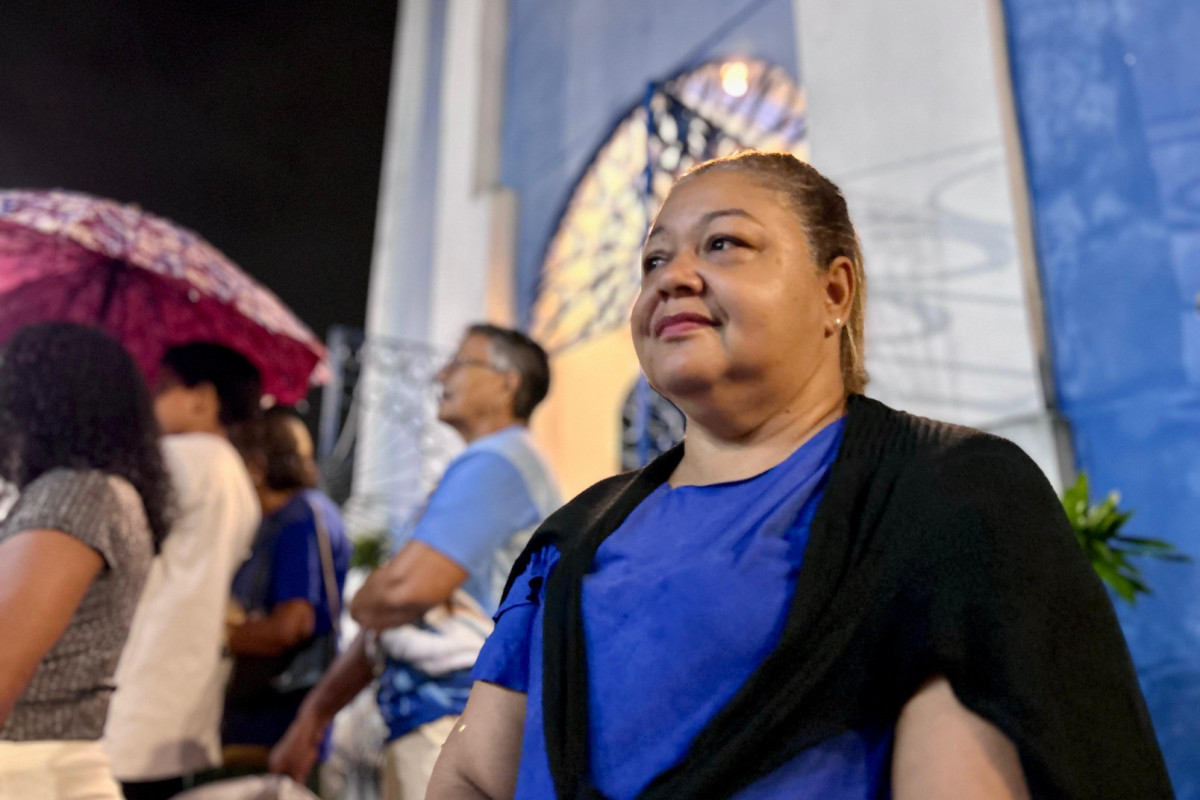 Adriana é moradora do Morro da Conceição e devota de Nossa Senhora