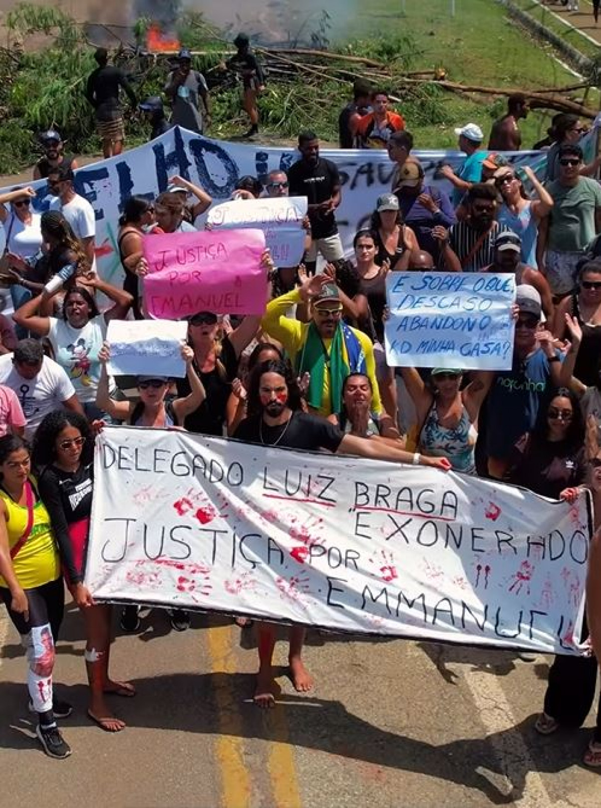 Moradores de Fernando de Noronha protestaram pedindo justiça por Emmanuel