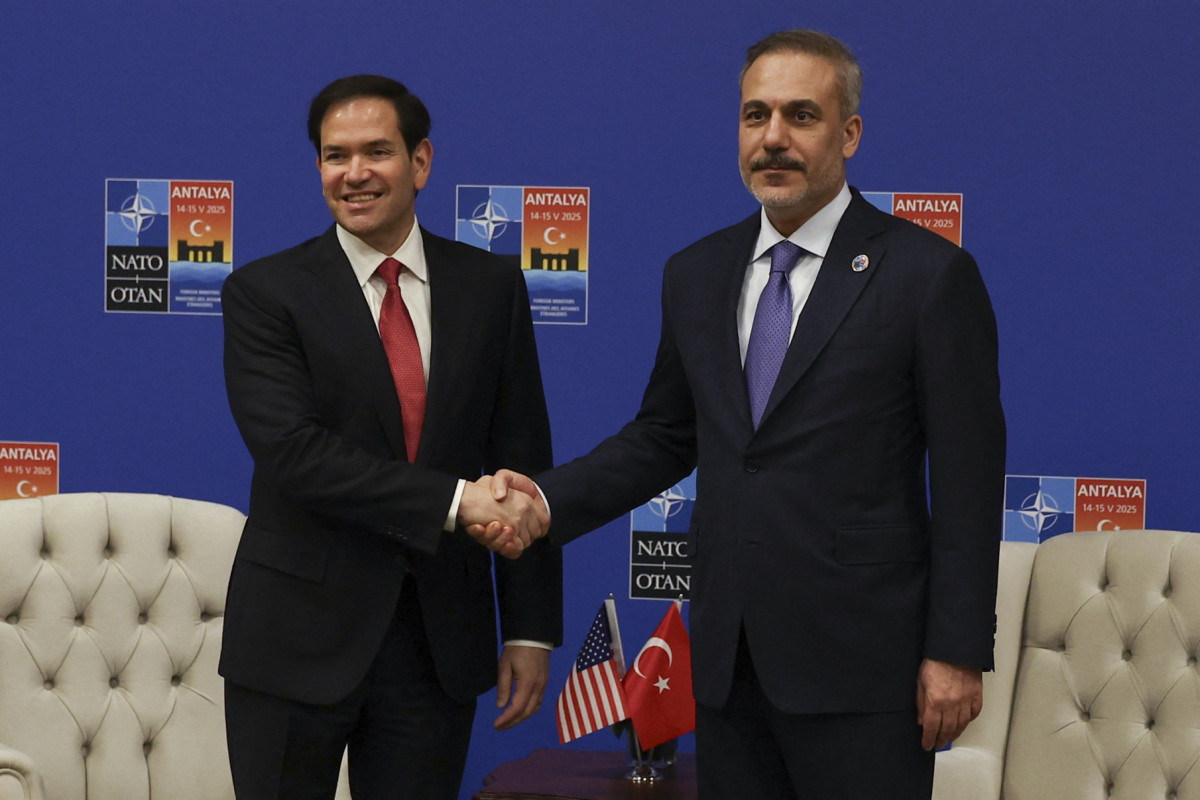  US Secretary of State Marco Rubio (L) shakes hands with Turkish Foreign Minister Hakan Fidan within an informal meeting of The North Atlantic Treaty Organisation (NATO) foreign ministers in Antalya, on May 15, 2025. US Secretary of State Marco Rubio said on May 15 that Washington was 