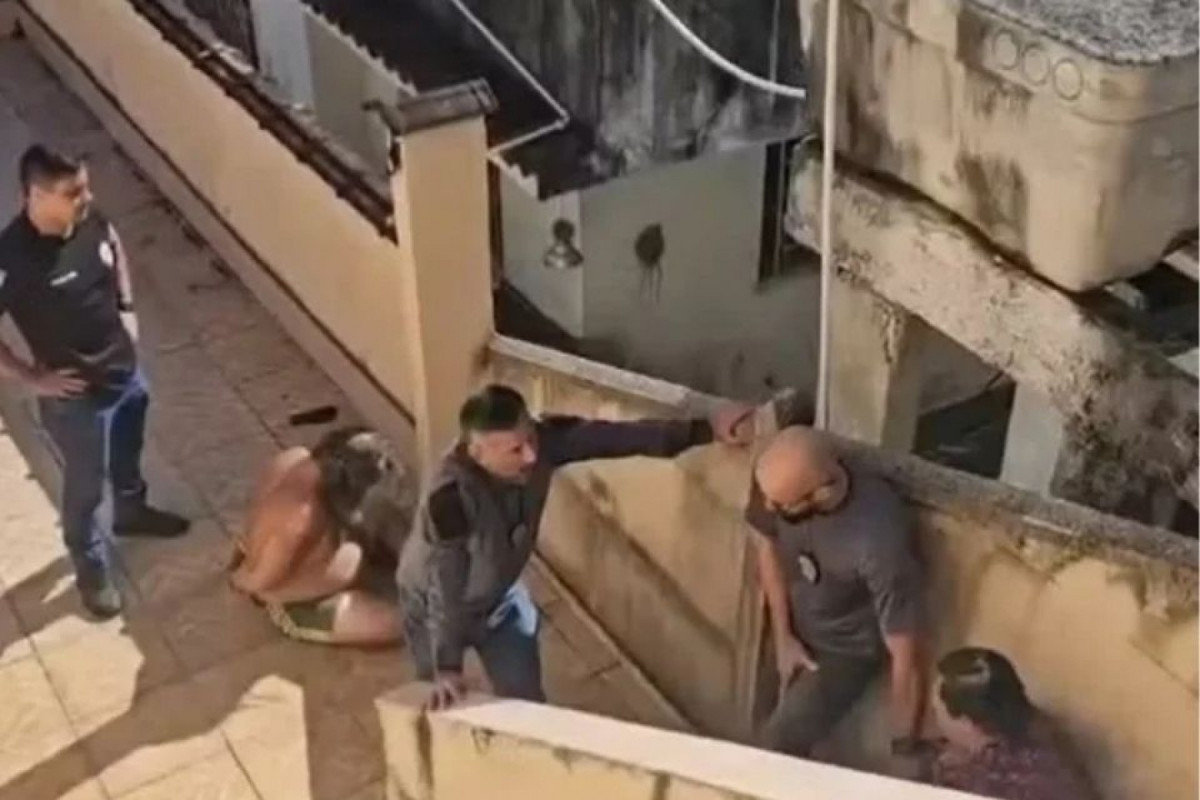 Investigações apontam que filhos ocultaram o cadáver para que pudessem manter benefícios financeiros (Reprodução )
Investigações apontam que filhos ocultaram o cadáver para que pudessem manter benefícios financeiros/Reprodução