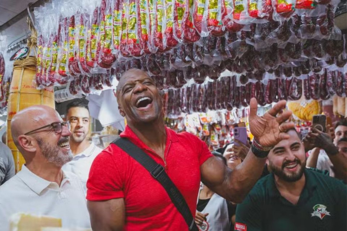 Terry Crews em visita ao Mercadão de SP (Mariany Fernandes/Mercado SP) Terry Crews em visita ao Mercadão de SP/Mariany Fernandes/Mercado SP