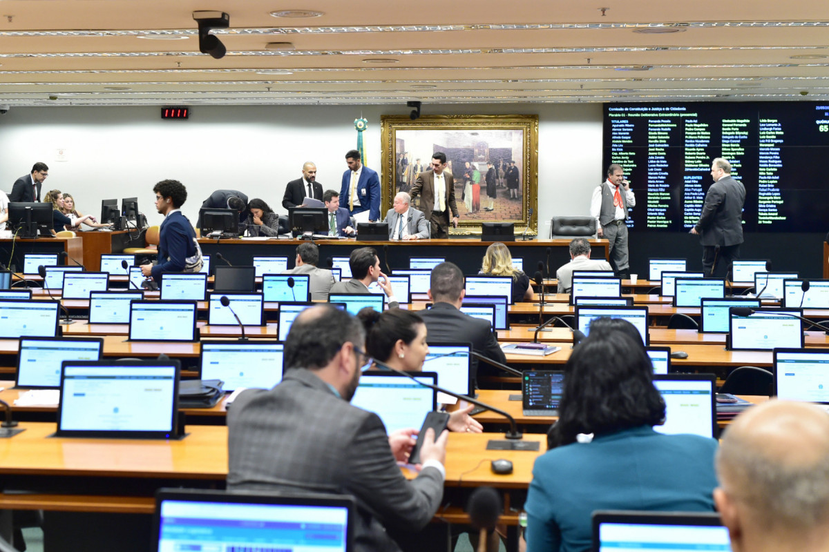 Discussão e votação de propostas legislativas