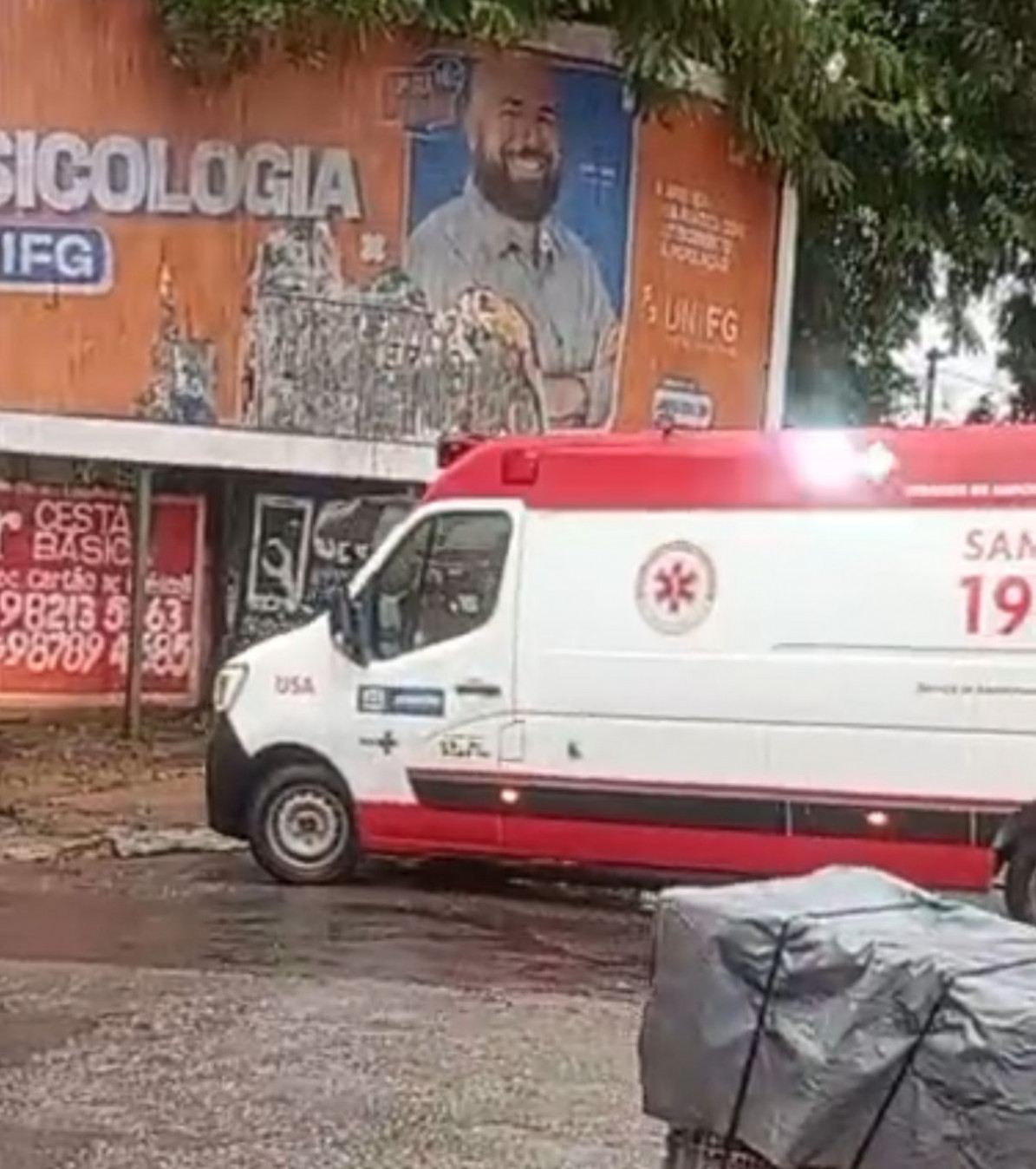 O Serviço de Atendimento Móvel de Urgência (SAMU) constatou que a vítima morreu antes da chegada do socorro