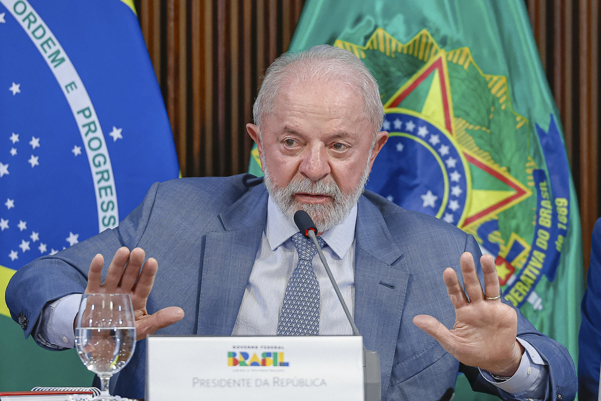 21.05.2025 - Presidente da República, Luiz Inácio Lula da Silva, durante reunião com o Ministro de Minas e Energia, Alexandre Silveira, e Ministra da Secretaria de Relações Institucionais, Gleisi Hoffmann, no Palácio do Planalto. Brasília - DF.??Foto: Ricardo Stuckert / PR