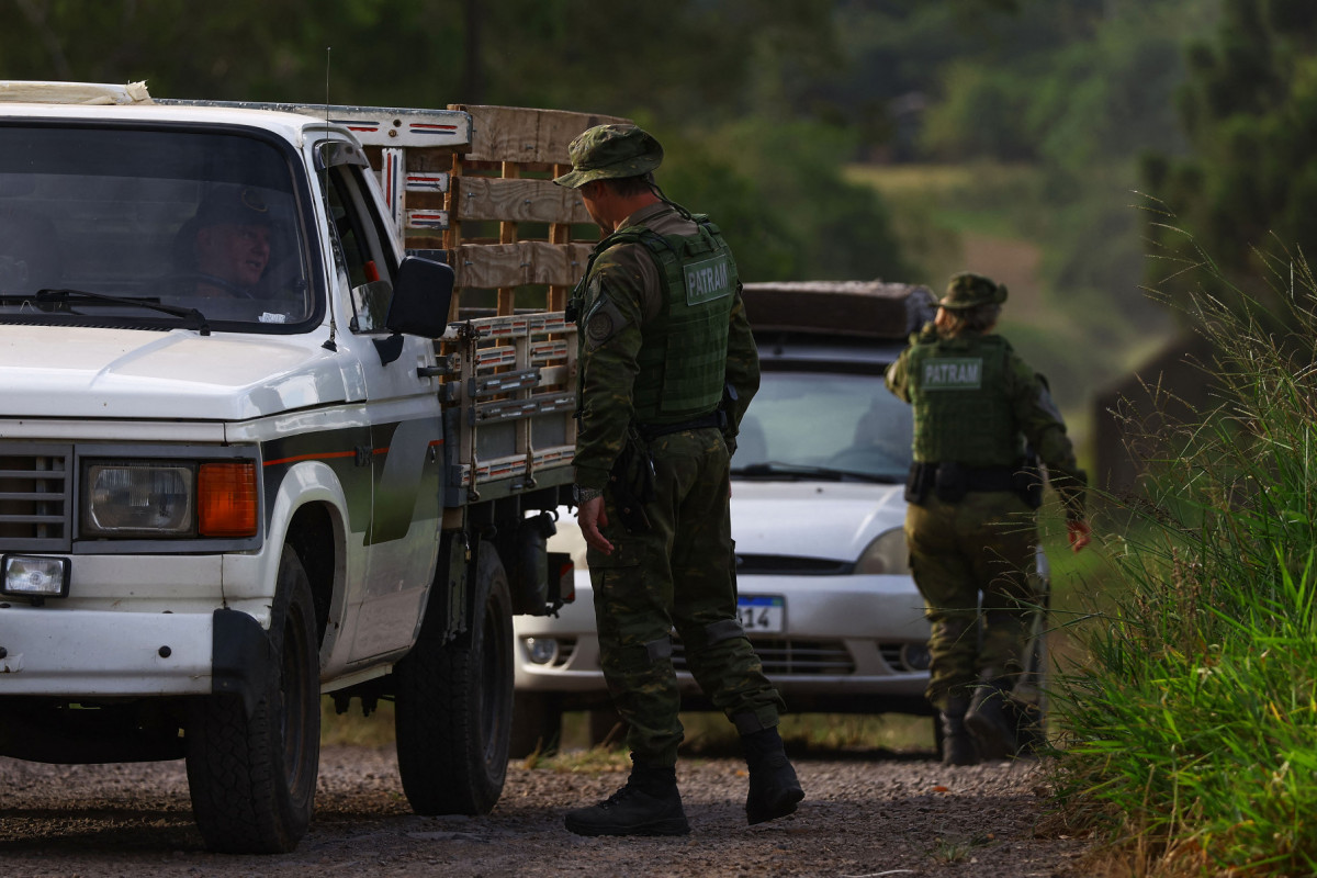  Agents of the Environmental Patrol of the Military Brigade (PATRAM) check vehicles close to a commercial poultry farm, the site of the country's first bird flu outbreak, in Montenegro, Rio Grande do Sul state, Brazil, on May 17, 2025. China and the European Union have suspended imports of chicken meat from Brazil, the world's biggest exporter of the commodity, after an outbreak of bird flu on a farm in the South American country, officials said Friday. 