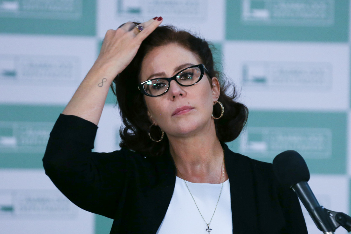 Deputada Carla Zambelli durante coletiva na Câmara dos Deputados. 