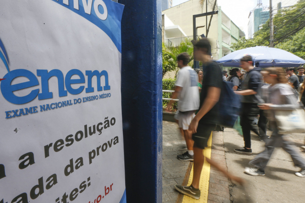 Estudantes no segundo dia de provas do ENEM na UNIP Vergueiro em São Paulo (Paulo Pinto/Agência Brasil) Estudantes no segundo dia de provas do ENEM na UNIP Vergueiro em São Paulo/Paulo Pinto/Agência Brasil