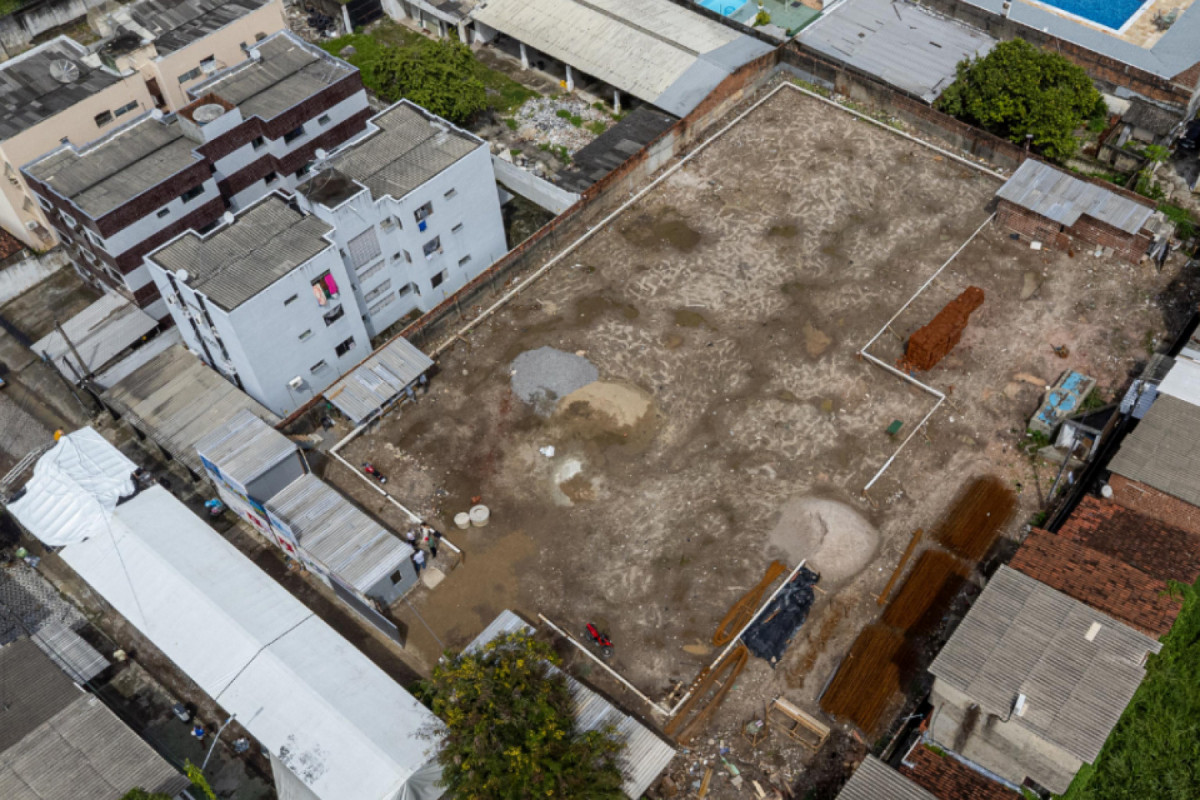 Terreno do conjunto habitacional no Bongi