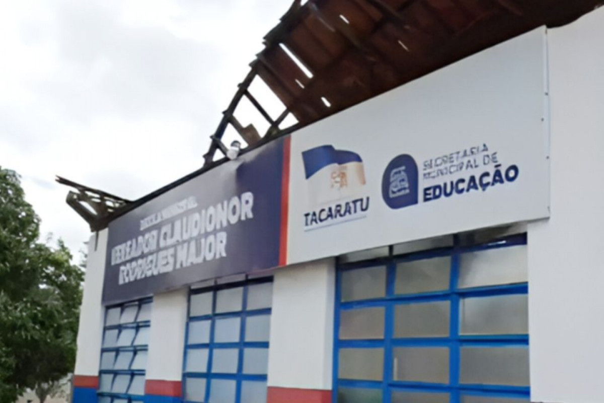 Teto da Escola Municipal Vereador Claudionor Rodrigues Major desabou (Reprodução) Teto da Escola Municipal Vereador Claudionor Rodrigues Major desabou/Reprodução